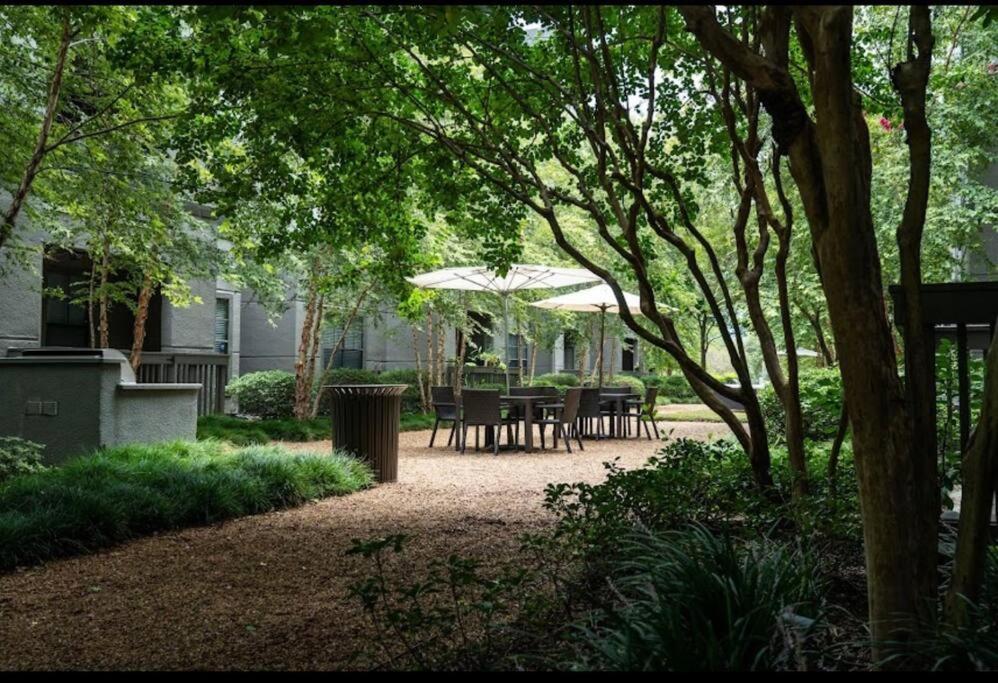 Ferienwohnung Chic Retreat-Walk To Nrg-Pool Houston Exterior foto